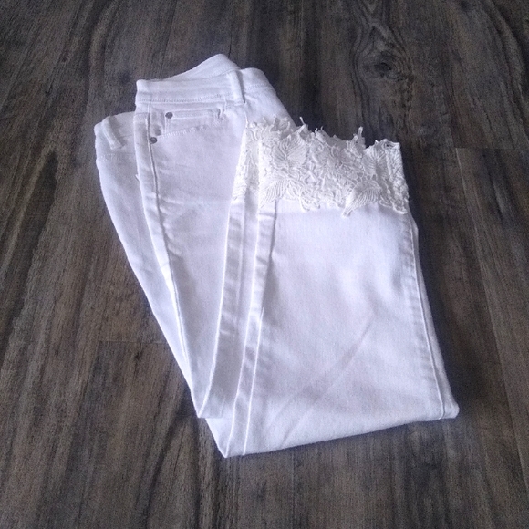 Vera Wang Denim - Vera Wang Denim Cropped Capri Fringe Hemmed Jeans